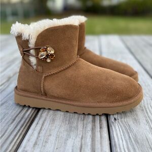 UGG Women’s Mini Bailey Button Gem Boots Tan Suede Size 8